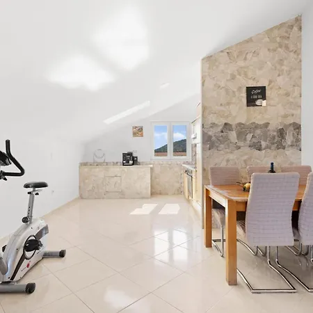 דירה 2 Bedroom Cozy In *