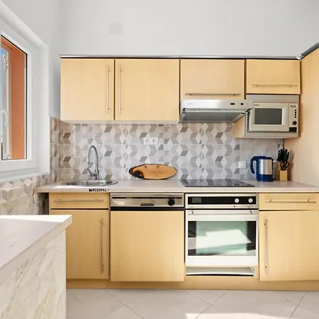 2 Bedroom Cozy In דירה *