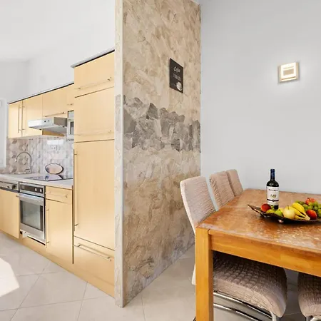 2 Bedroom Cozy In *