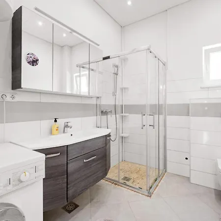 דירה 2 Bedroom Cozy In